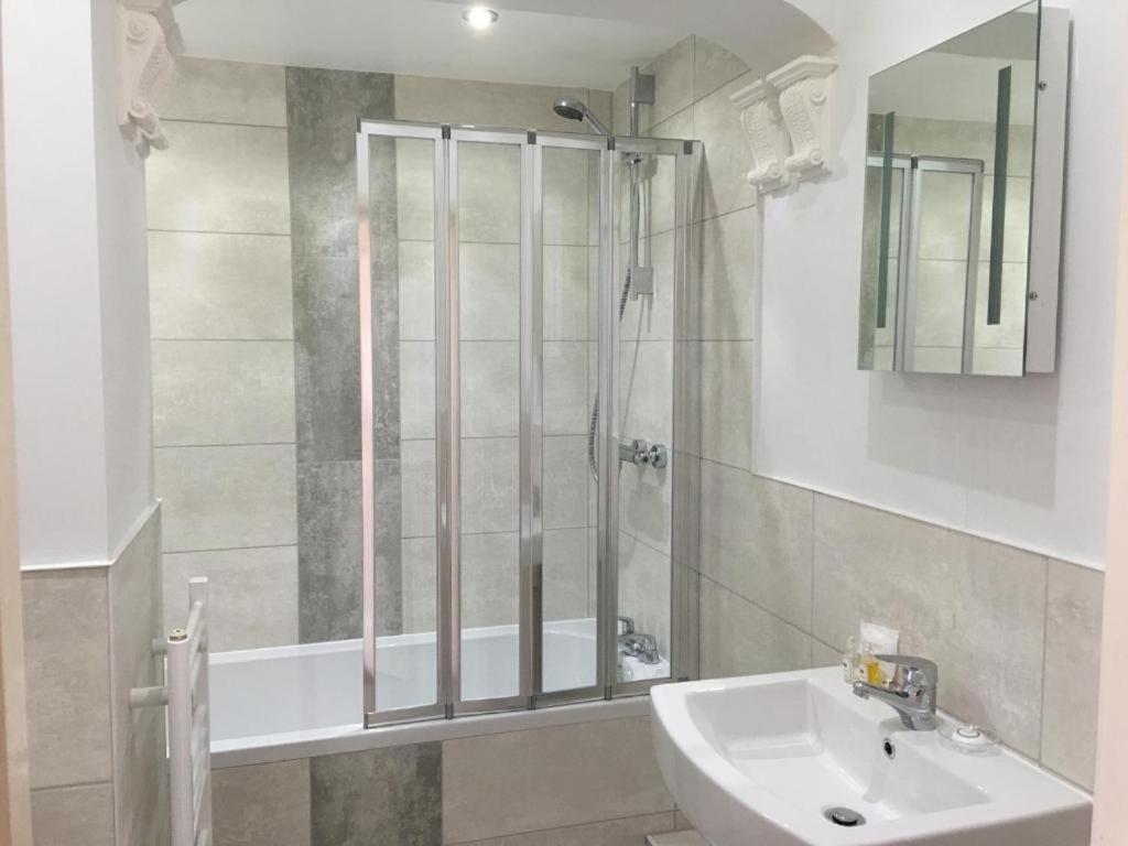 Hotel Grosvenor 3*
