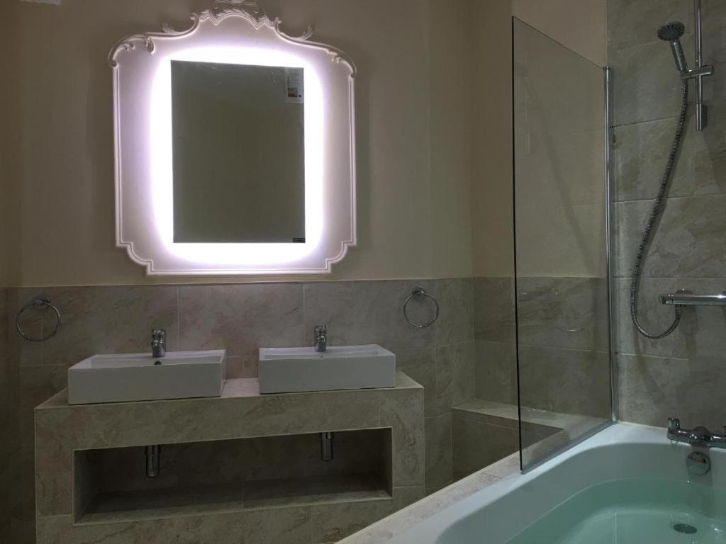 Grosvenor Hotel 3*